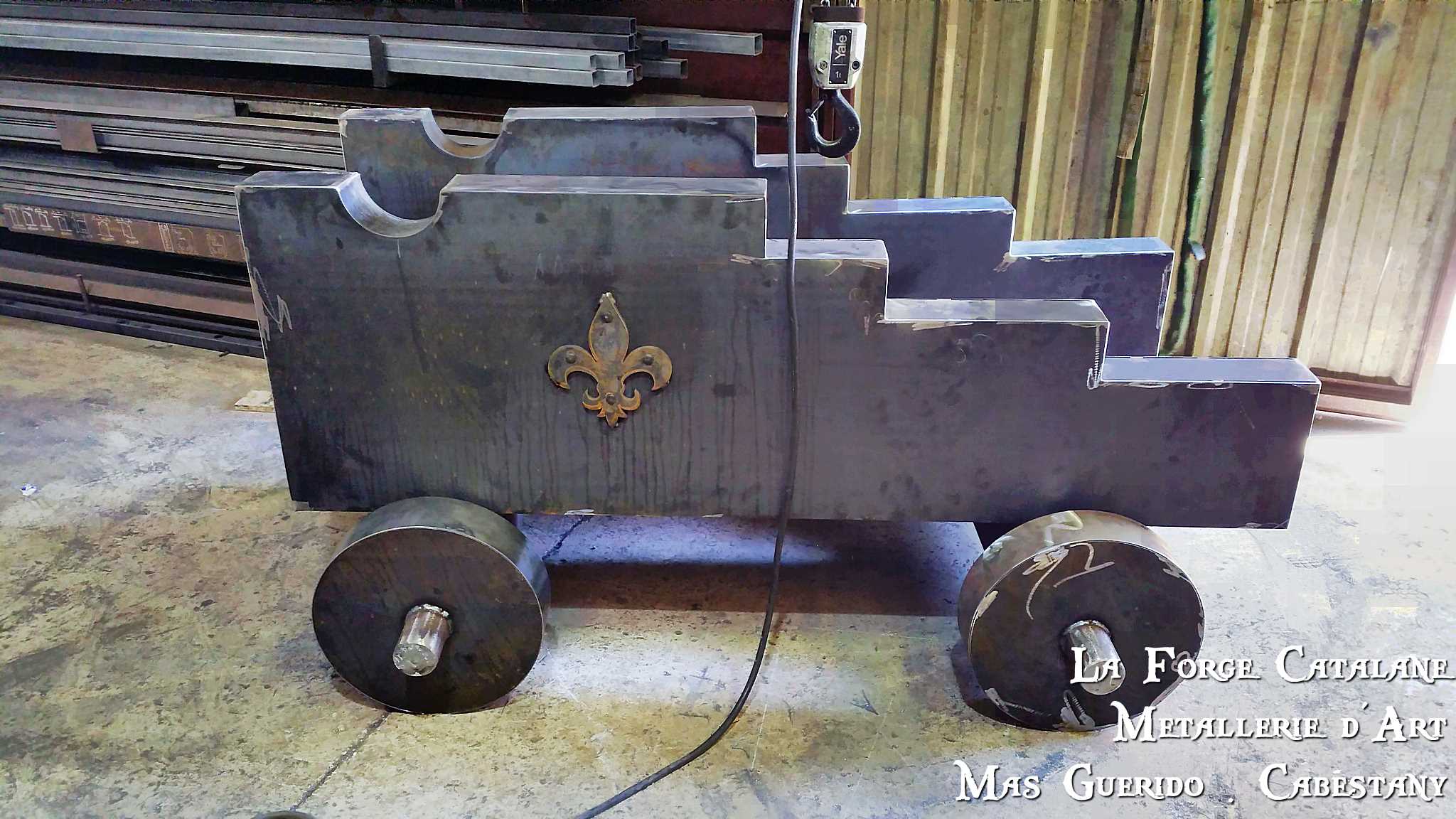 chariot porte canon en fer Forge Catalane 1.jpg